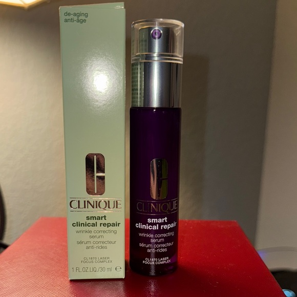 Clinique Smart Clinical Repair Serum in Purple